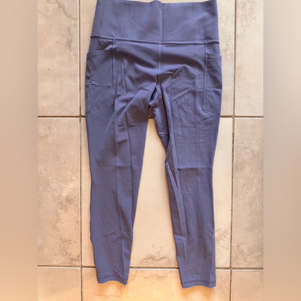 Athleta Salutation Stash Pocket II 7/8 Tight in Lilac-Size Medium